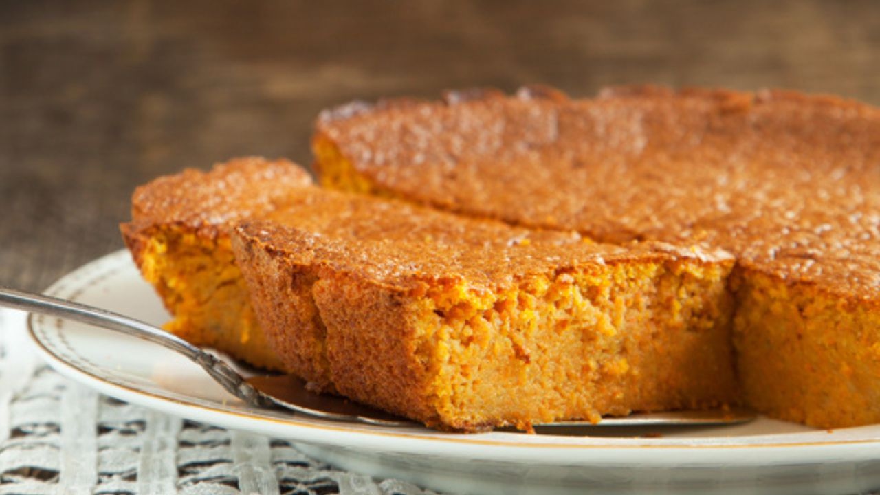 Bolo de Cenoura Cremoso de Liquidificador Simples e Rápido