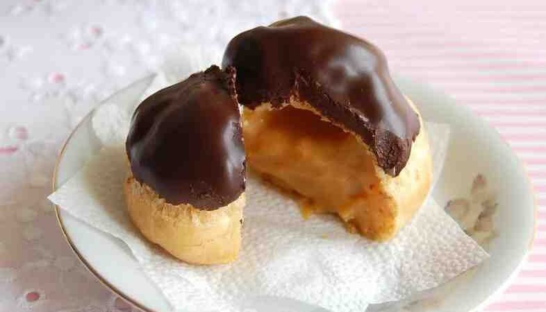 Essa Receita de Profiteroles com Doce de Leite e Caramelo Vai Transformar Seu Conceito de Sobremesa! 4.8 (30)