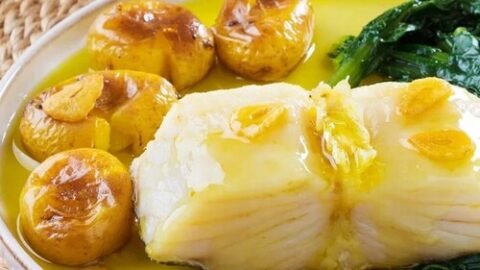 Receita de Bacalhau à Lagareiro com batatas ao murro alho e cebola
