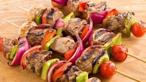 Receita de Espetinho de Carne com Legumes