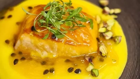 Receita de Salmão ao Molho de Maracujá | Receitas do Clau