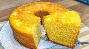 Aprenda a fazer um delicioso bolo de fubá, fofinho e fácil, com ingredientes simples e saborosos! Receita de bolo fofo de fubá prático para o café