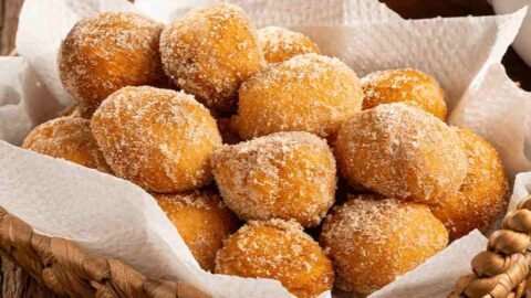 Bolinho de chuva simples com água