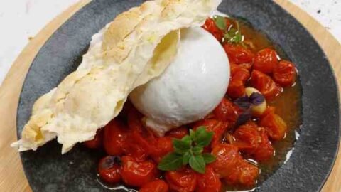 Burrata Assada no Forno com tomate Cereja