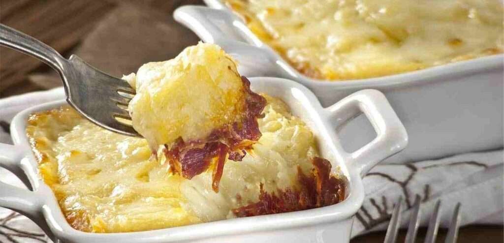 Escondidinho de Carne Seca com Purê de Batata doce