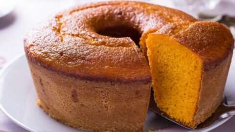 Receita de Bolo de Cenoura Simples e Fofinho (Sem Cobertura)