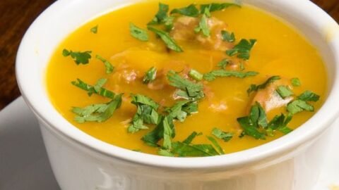 caldo de mandioca com carne moída e calabresa