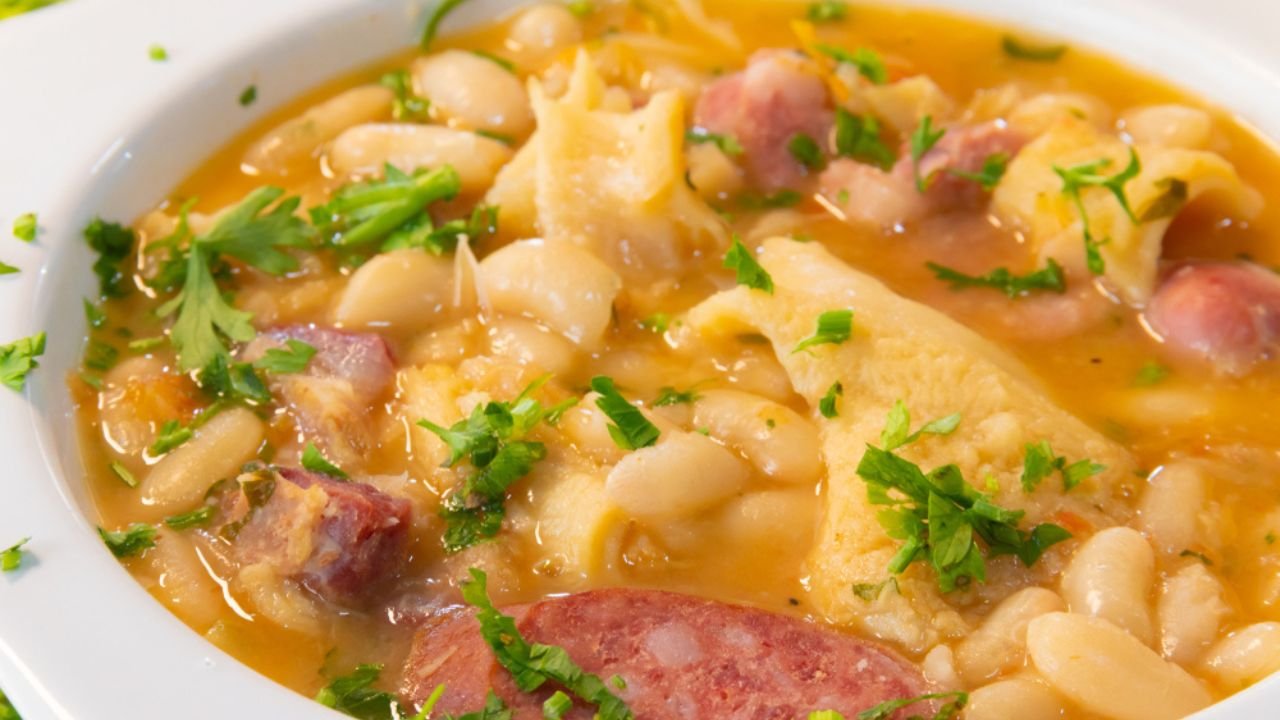 Feijão Branco com Dobradinha e Linguiça Calabresa