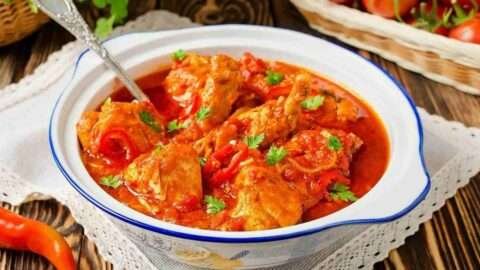 frango ao molho picante com legumes