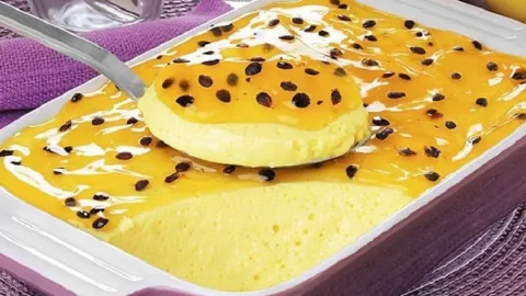 mousse de maracuja com a polpa da fruta