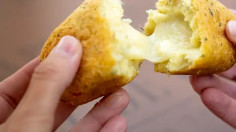 pastel de bacalhau com queijo da serra da estrela