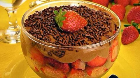 leite ninho pave de morango com chocolate