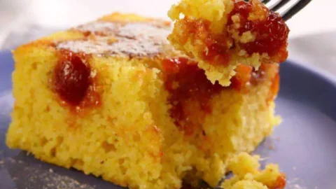 receita de bolo de fubá com goiabada simples e fofinho