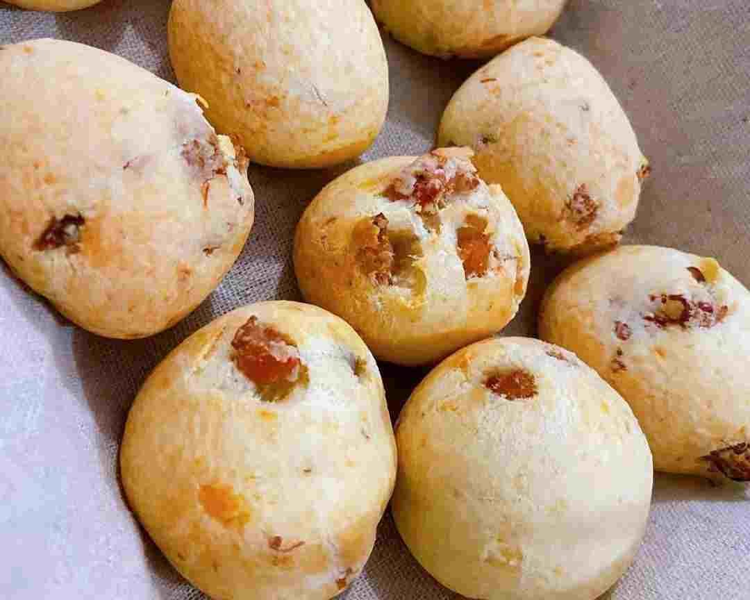 Pão de Queijo Tradicional Mineiro com Bacon