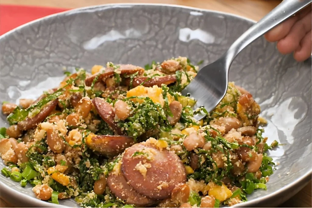 Receita Feijão Tropeiro Simples com Couve