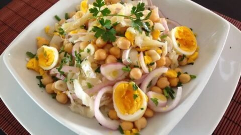 salada de grão de bico com bacalhau