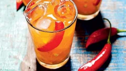 Caipirinha de tangerina com pimenta dedo de moça