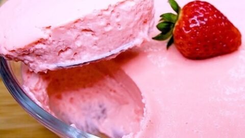 Mousse de Morango com Gelatina no Liquidificador