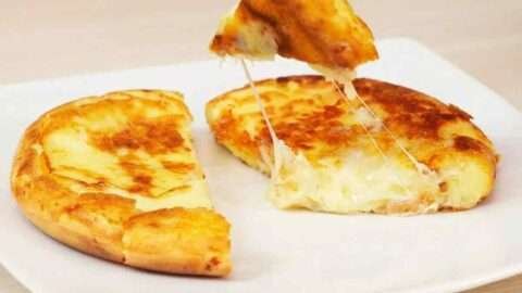 Pão de queijo de frigideira de tapioca