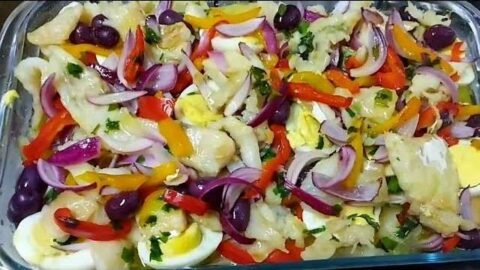 Receitas de bacalhau desfiado no forno com cebolada
