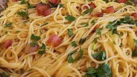 macarrão alho e oleo com calabresa