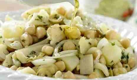 salada de bacalhau com grão-de bico à portuguesa