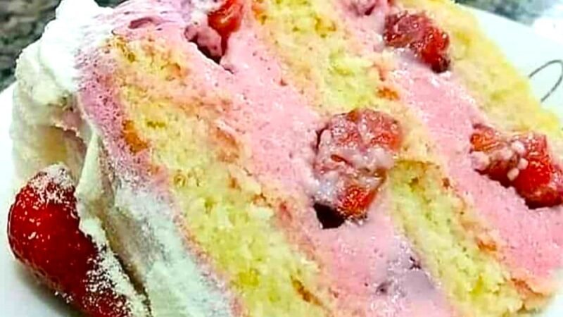 Recheio de Morango com Chantilly Perfeita para Seu Bolo! 4.8 (15)