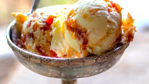 Sorvete de queijo com goiabada