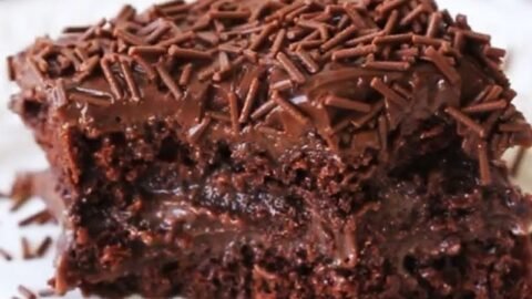 bolo de chocolate molhado
