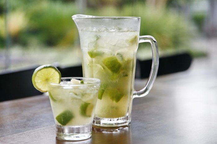 Caipirinha de Limão para 10 Pessoas 🍋 A Receita Perfeita em Grande Quantidade