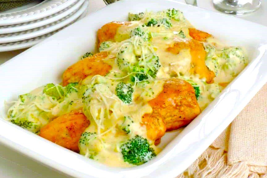 Frango ao Molho Branco com Brócolis