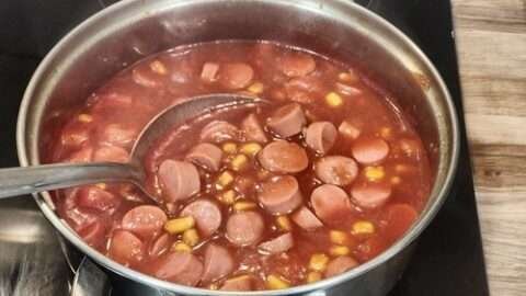 molho de cachorro quente com salsicha picada