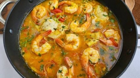 moqueca de peixe capixaba com camarão