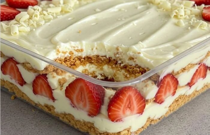 Pavê de Leite Ninho com Morango: Sobremesa Perfeita 4.8 (18)