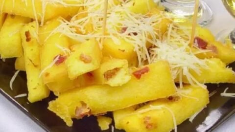polenta frita com queijo ralado