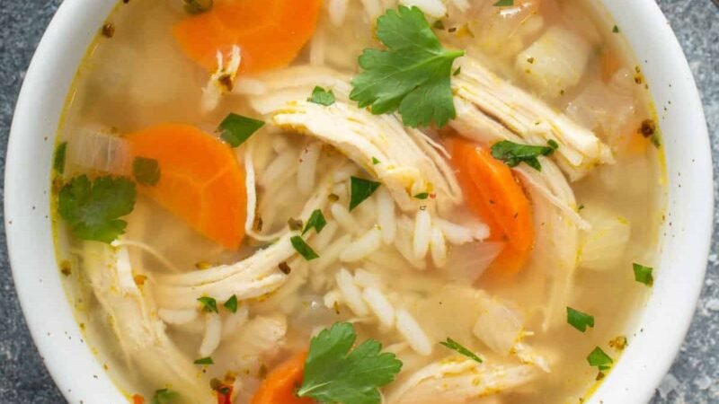 Canja de Galinha com Arroz: Sopa Caseira e Tradicional 4.9 (12)