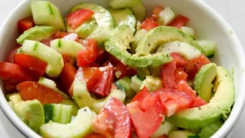 salada de abacate com tomate