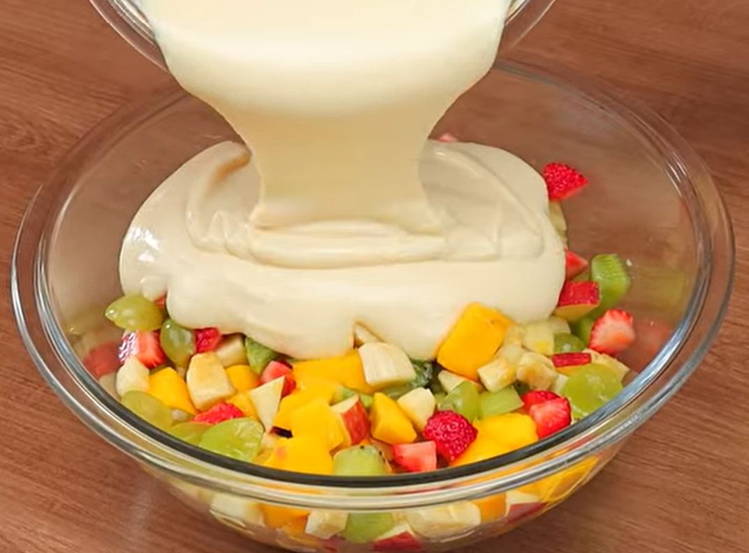 Salada de Frutas com Creme de Maracujá