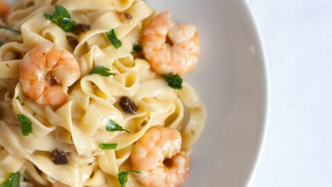 Macarrão alho e óleo receita com camarão