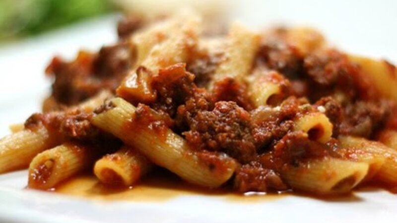 Receita de Macarrão de Panela de Pressão com Carne Moída 4.8 (35)