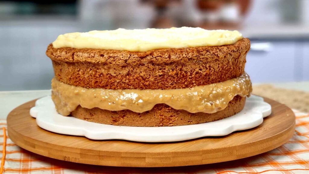 bolo de nozes com doce de leite