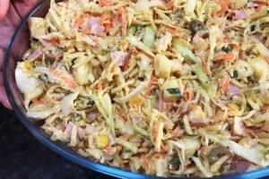 Receita de salpicão de frango com repolho cremoso