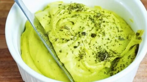 receita-de-maionese-de-abacate-com-iogurte-natural