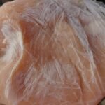 Como descongelar frango ou carne de forma segura e rápida.