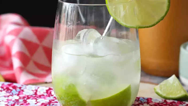 Caipirinha Perfeita: O Segredo da Bebida Brasileira que Todos Amam 4.9 (220)
