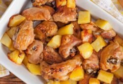 frango assado no forno com batatas e cenouras
