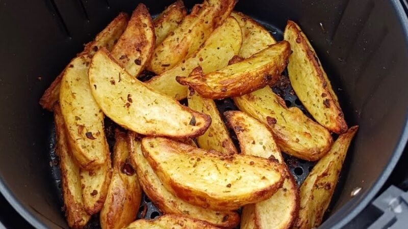 Batata Rústica na Airfryer Receita Fácil Crocante 4.9 (42)
