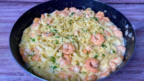 receita-de-macarrao-com-camarao-cremoso