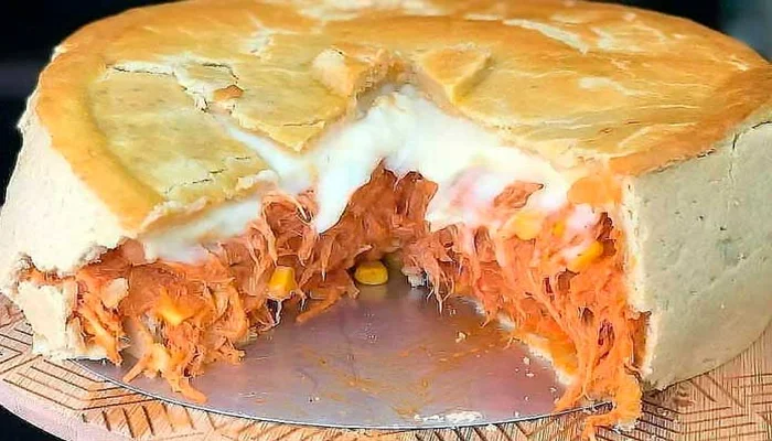 Empadão de frango cremoso com requeijão de copo