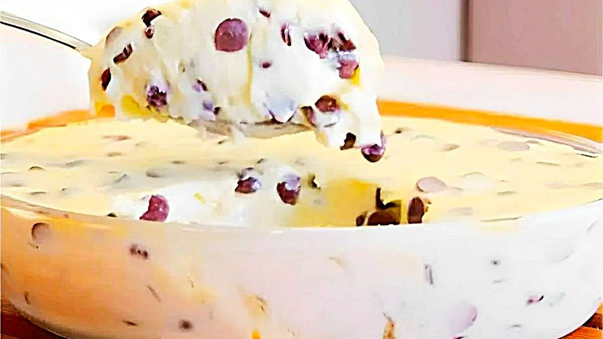 Gelado de Travessa com 3 Ingredientes e Gotas de Chocolate